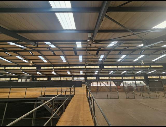 8,120M² WAREHOUSE TO LET IN MEADOWDALE